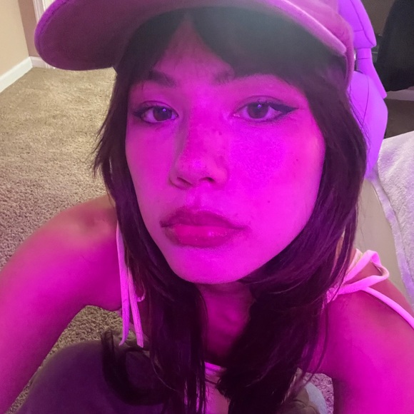 Meet your Posher, Julia - Picture 2 of 2